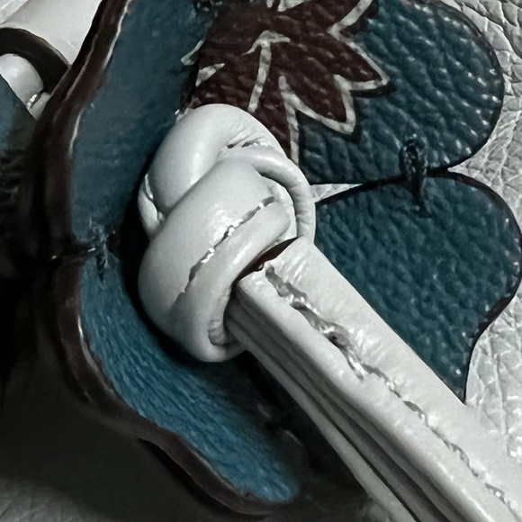 Coach Blue Round Wristlet F56581 F1780 - Picture 10 of 11